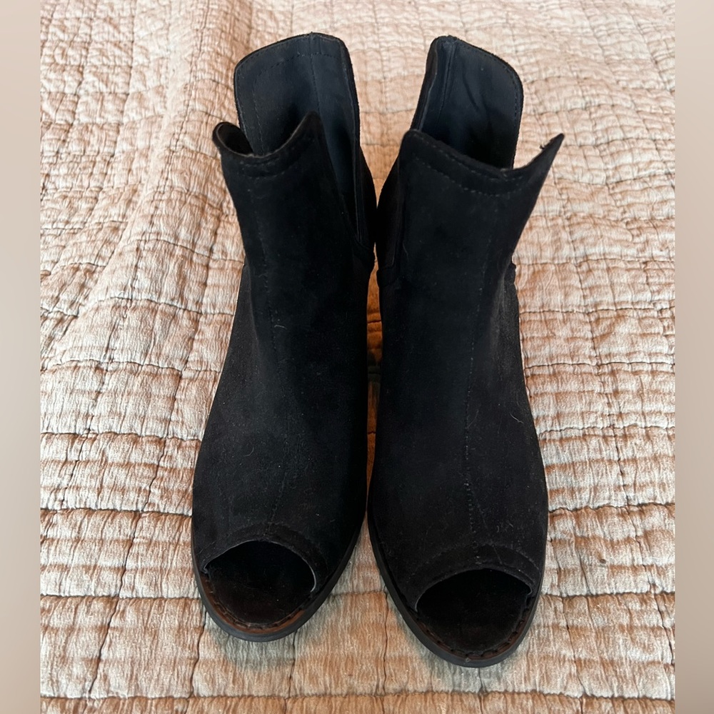 Women’s black open toe booties